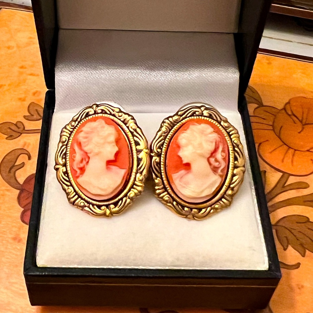 Vintage Gold Cameo Earrings for pierced ears